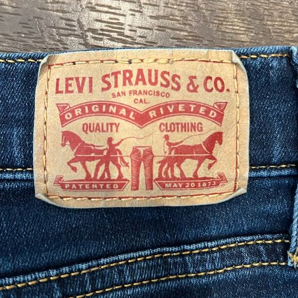 Levi's Women's 311 Shaping Skinny Jeans Dark Wash Size 32 - Picture 4 of 11